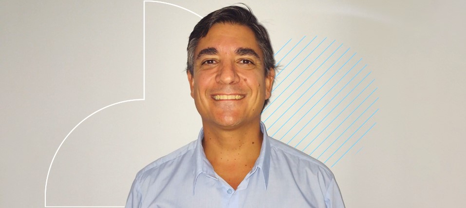 Time to rest. Young woman have weekend and sits in the park at daytime Hernan Dotti